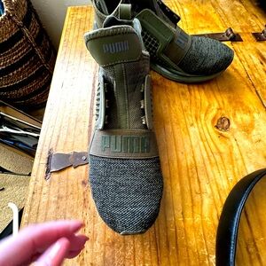 ~ SOLD ~ Puma Sneaker